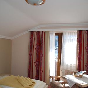 Pokój z łóżkiem king-size